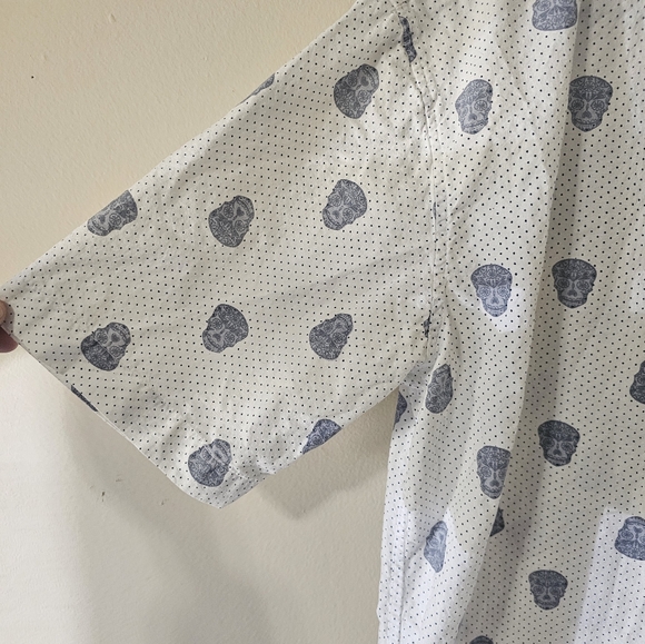 One Resolution Clothing Men's Short Sleeve Skulls Button Up Shirt M - Picture 3 of 10